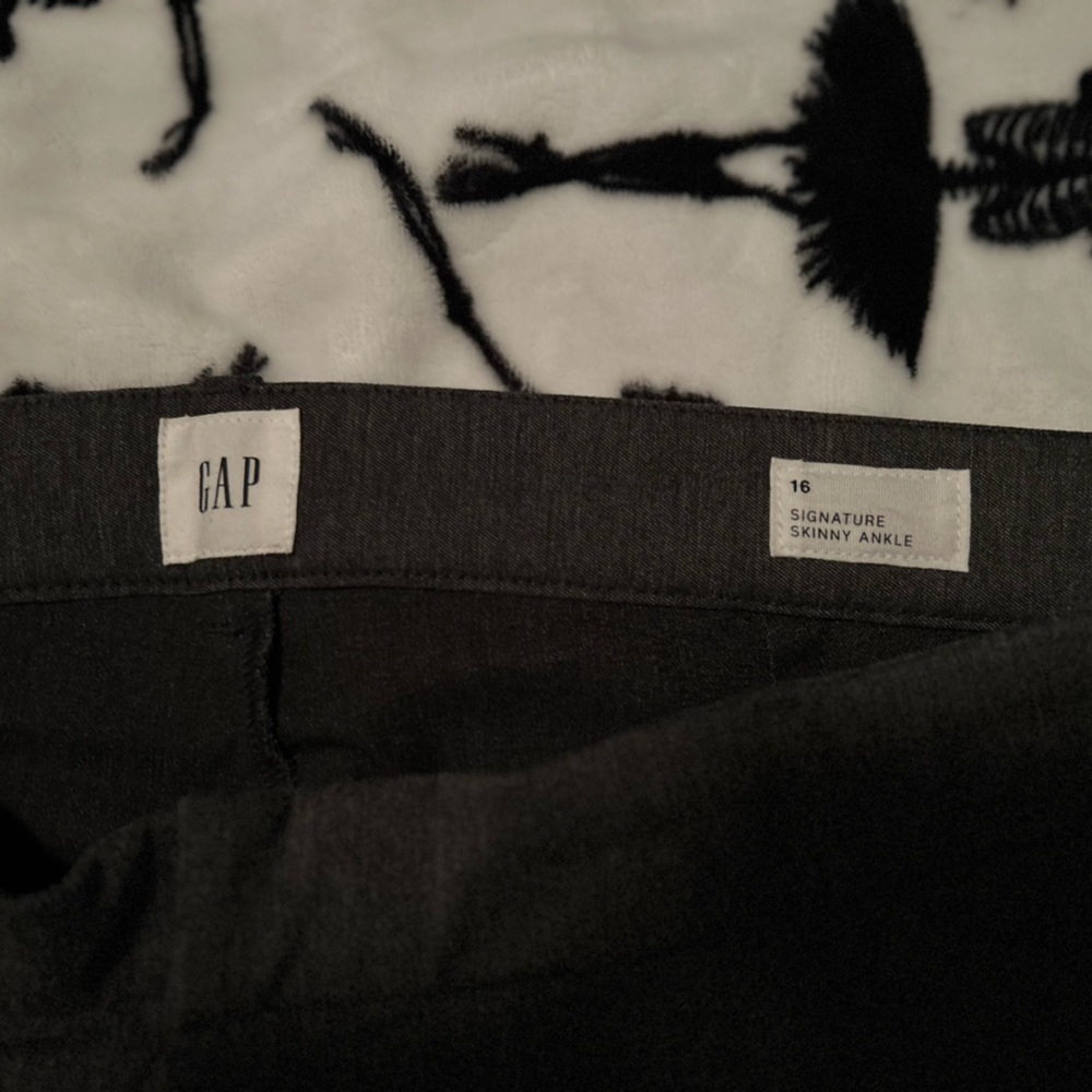 Gap Capri slacks, skinny fit, size 16, gray, stretchy, like new